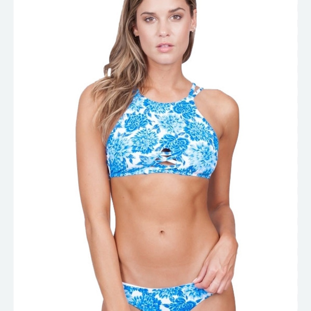 Frankie’s Bikinis Set